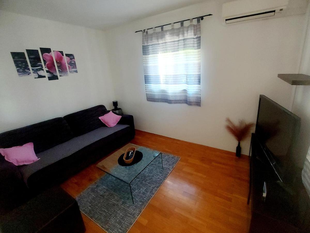 Sweet Apartment Marijana Supetar Exterior photo