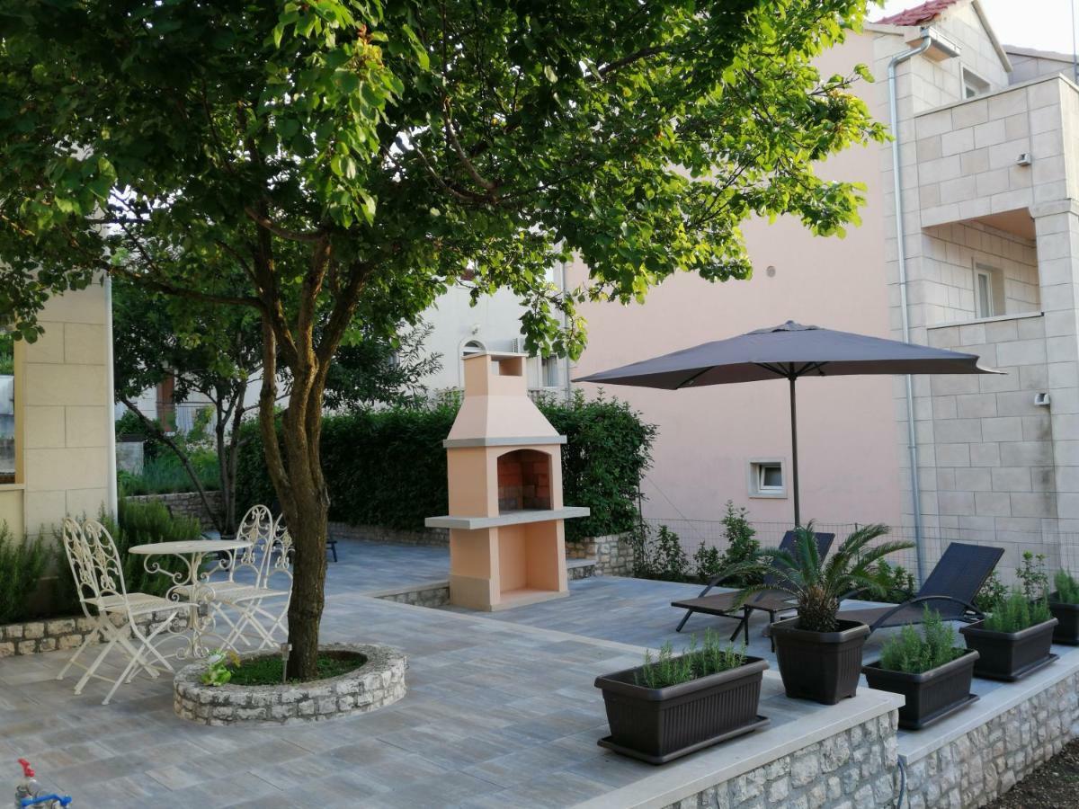Sweet Apartment Marijana Supetar Exterior photo